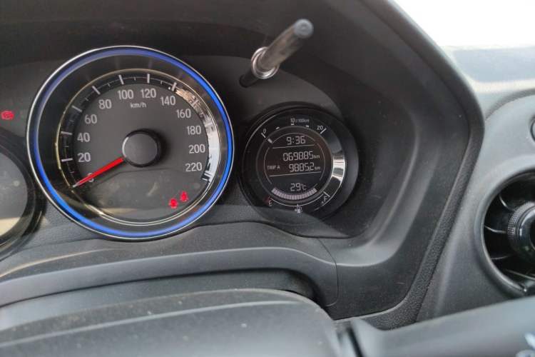 Used Honda XR-V 2020 1.5L CVT Classic Edition Odometer Close Up