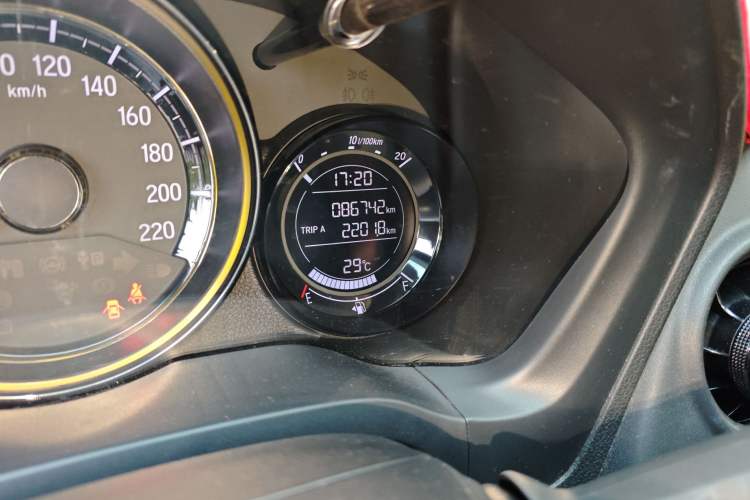Used Honda XR-V 2020 1.5L CVT Comfort Version Odometer Close Up