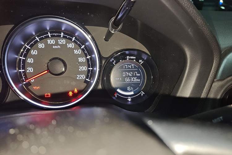 Used Honda XR-V 2020 1.5L CVT Luxury Edition Odometer Close Up
