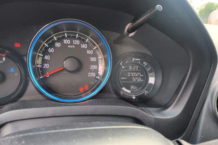 Used Honda XR-V 2020 1.5L CVT Classic Edition Odometer Close Up