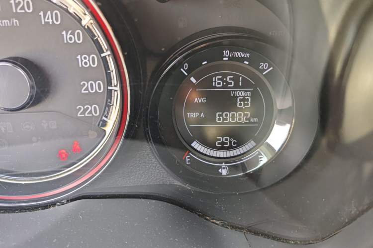 Used Honda XR-V 2020 1.5L CVT Comfort Version Odometer Close Up