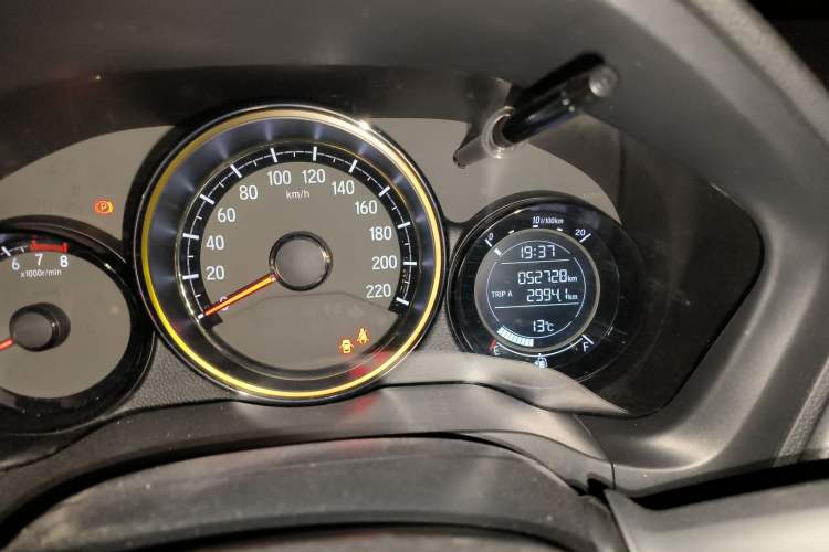 Used Honda XR-V 2020 1.5L Manual Classic Edition Odometer Close Up