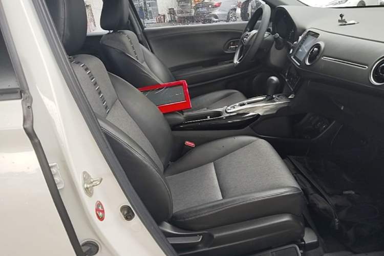 Used Honda XR-V 2020 220TURBO CVT Luxury Edition Right Front Seat