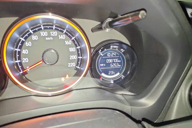 Used Honda XR-V 2021 1.5L CVT Comfort Version Odometer Close Up