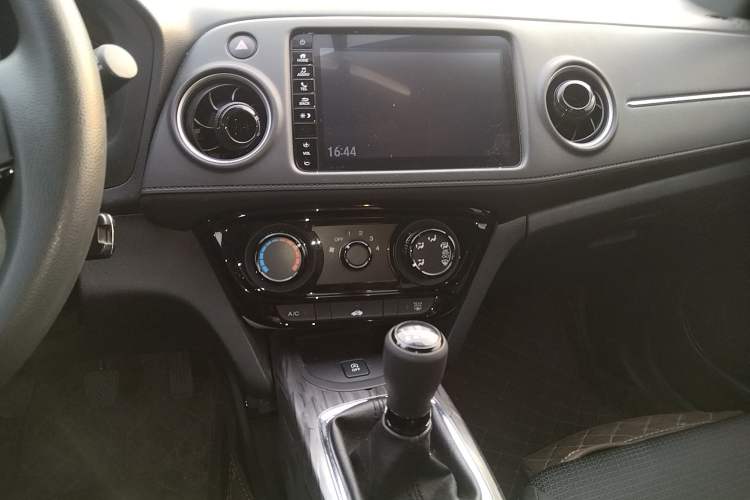Used Honda XR-V 2021 1.5L Manual Classic Edition Audio And AC Panel