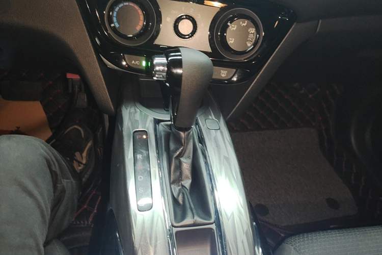 Used Honda XR-V 2021 1.5L CVT Classic Edition Gear Lever