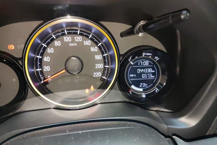 Used Honda XR-V 2021 1.5L CVT Comfort Version Odometer Close Up