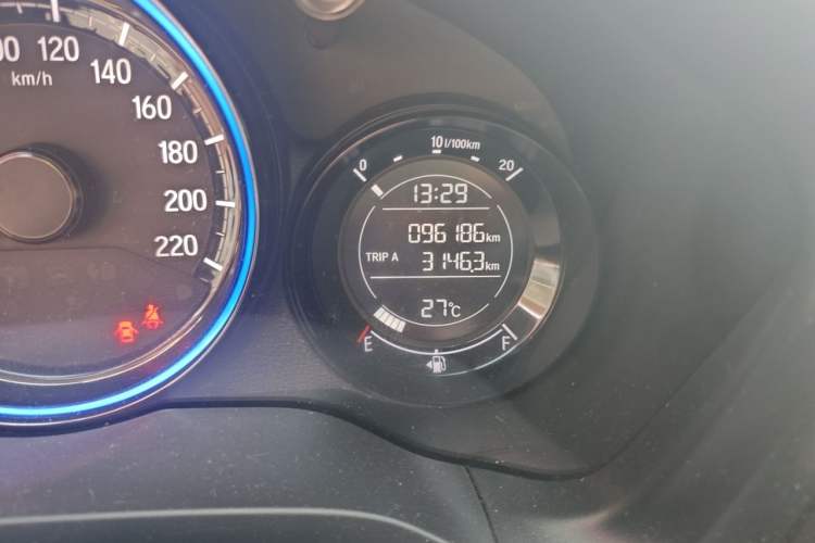 Used Honda XR-V 2021 1.5L CVT Comfort Version Odometer Close Up