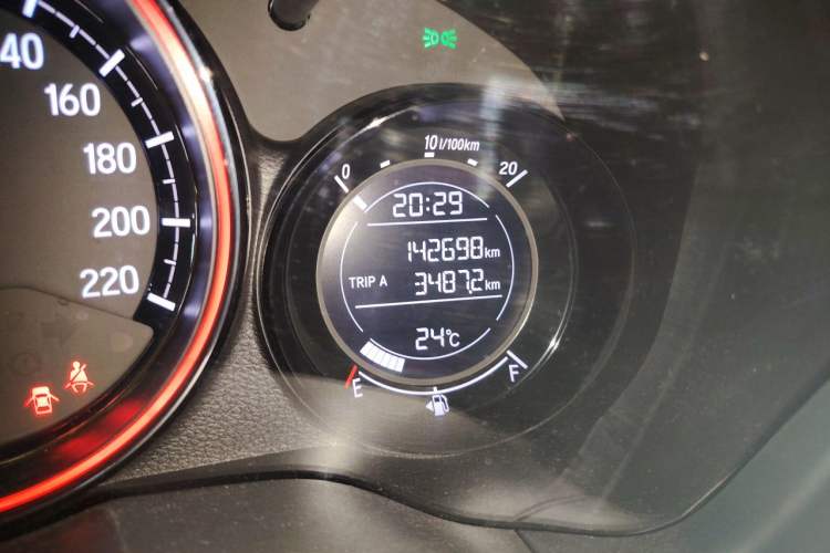 Used Honda XR-V 2021 1.5L CVT Classic Edition Odometer Close Up