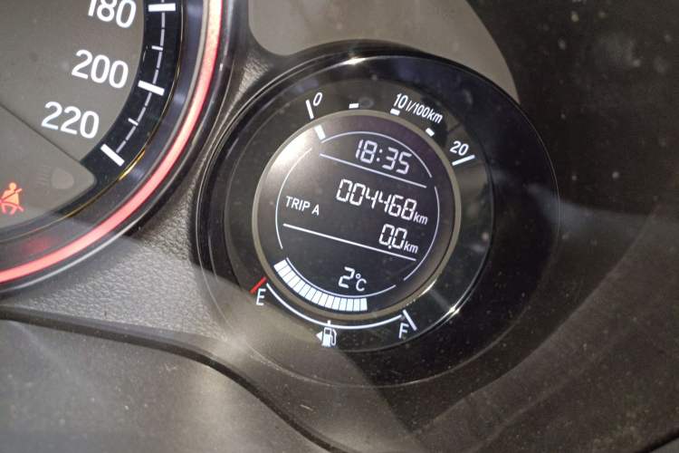 Used Honda XR-V 2021 1.5L CVT Comfort Version Odometer Close Up