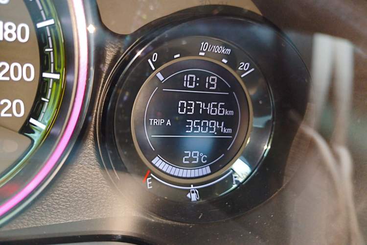 Used Honda XR-V 2021 1.5L CVT Comfort Version Odometer Close Up
