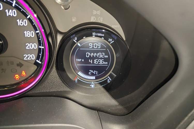 Used Honda XR-V 2021 1.5L CVT Comfort Version Odometer Close Up