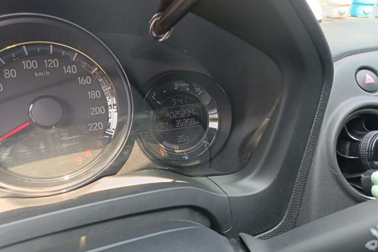 Used Honda XR-V 2021 1.5L CVT Classic Edition Odometer Close Up