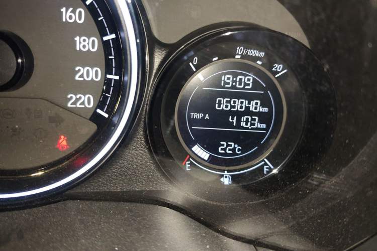 Used Honda XR-V 2021 1.5L CVT Comfort Version Odometer Close Up