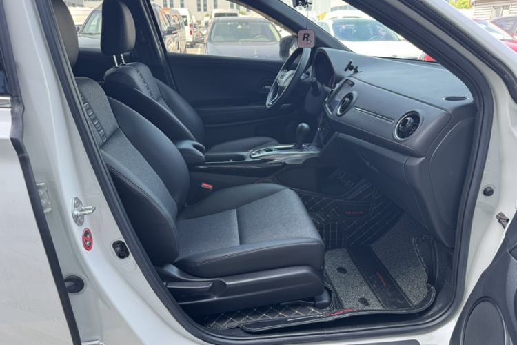 Used Honda XR-V 2021 220TURBO CVT Luxury Edition Right Front Seat