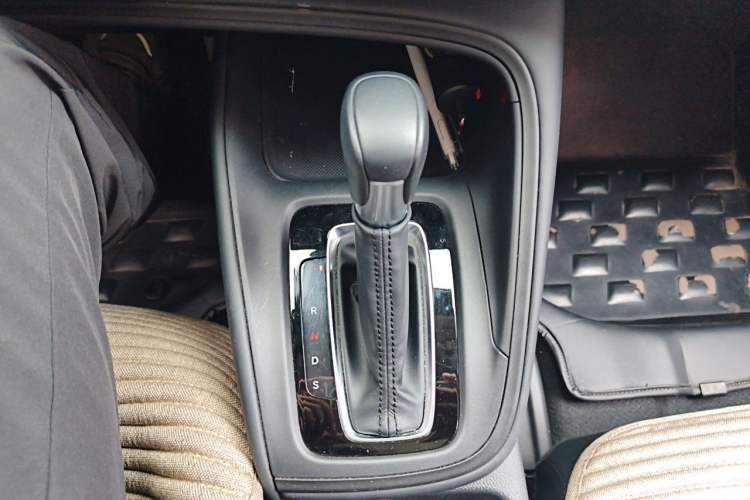 Used Honda XR-V 2024 1.5L CVT Trend Edition Gear Lever