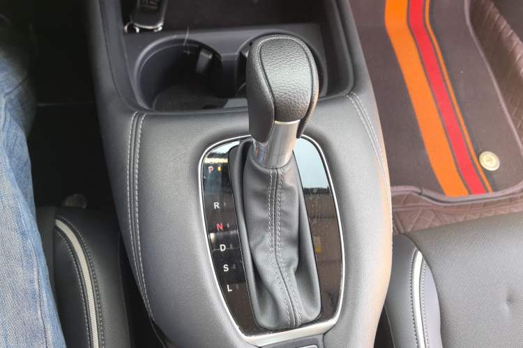 Used Honda ZR-V 2022 1.5T CVT Luxury Edition Gear Lever