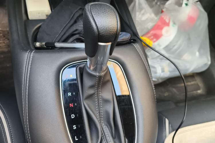 Used Honda ZR-V 2022 1.5T CVT Luxury Edition Gear Lever