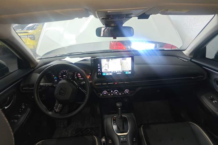 Used Honda ZR-V 2022 1.5T CVT Luxury Edition Center Console