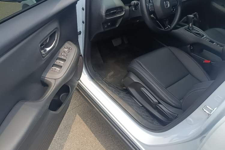 Used Honda ZR-V 2022 1.5T CVT Elite Edition Driver Seat