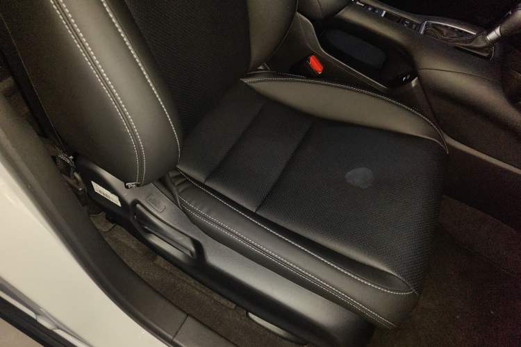Used Honda ZR-V 2022 1.5T CVT Elite Edition Right Front Seat