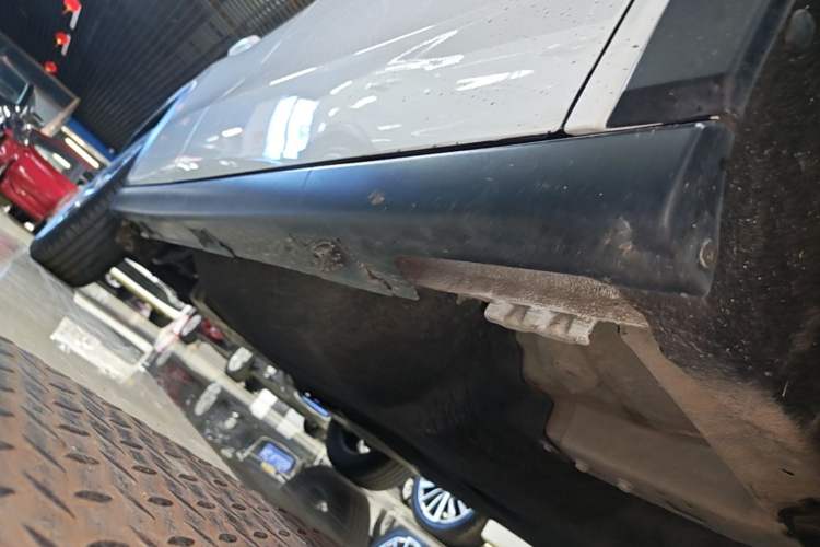 Used Honda ZR-V 2022 1.5T CVT Elite Edition Right Side Sill