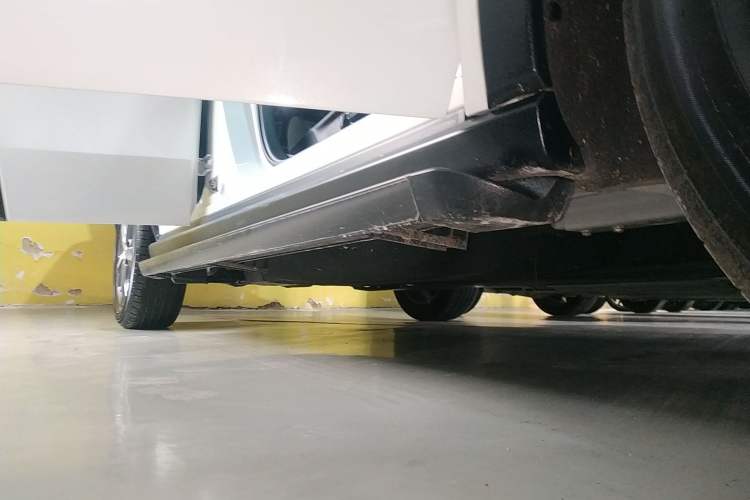 Used Honda ZR-V 2022 1.5T CVT Elite Edition Right Side Sill