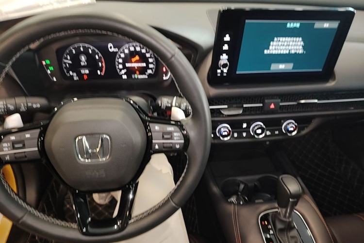 Used Honda ZR-V 2022 1.5T CVT Deluxe Edition Center Console