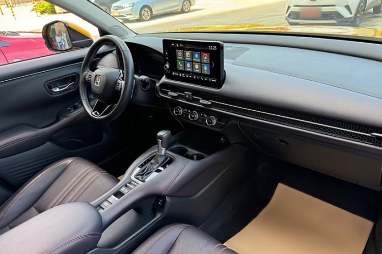 Used Honda ZR-V 2022 1.5T CVT Deluxe Edition Interior 5
