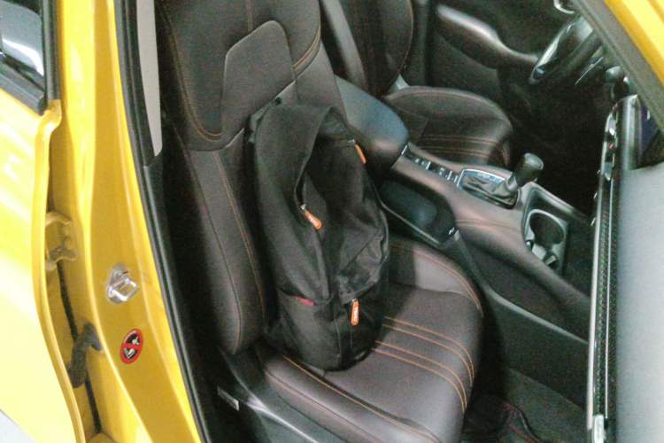 Used Honda ZR-V 2022 1.5T CVT Deluxe Edition Right Front Seat