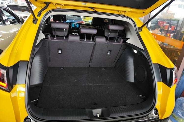 Used Honda ZR-V 2022 1.5T CVT Deluxe Edition Trunk