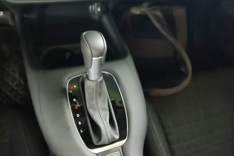 Used Honda ZR-V 2023 1.5T CVT Tech Edition Gear Lever
