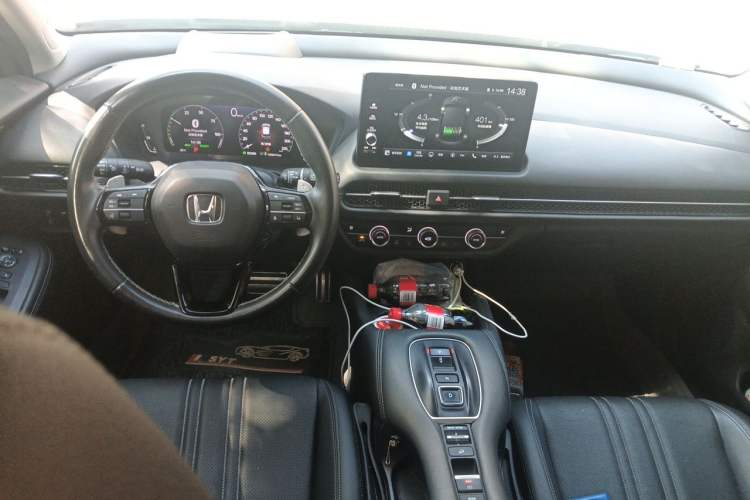 Used Honda ZR-V 2023 2.0L eHEV Sharp - Deluxe Edition Center Console