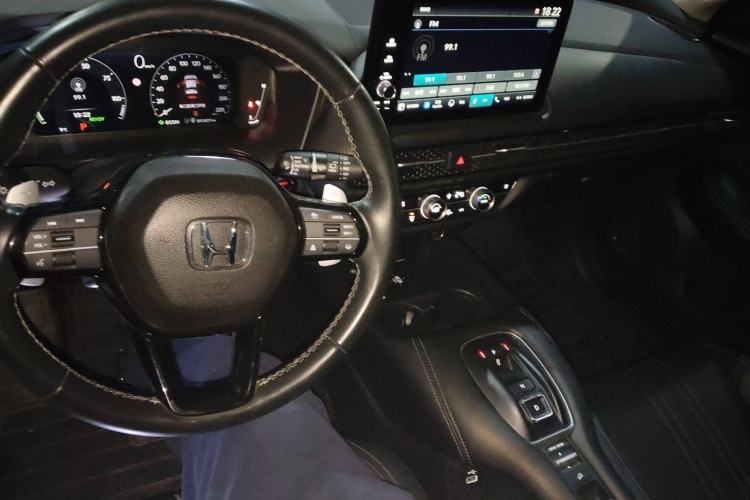 Used Honda ZR-V 2023 2.0L eHEV Sharp - Deluxe Edition Center Console