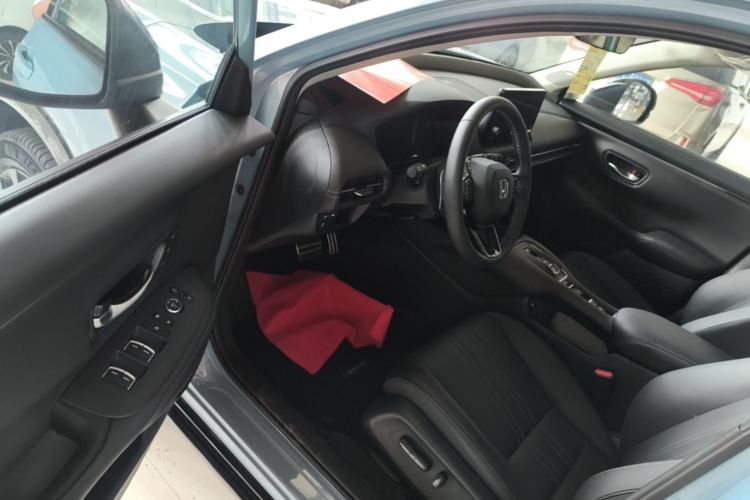 Used Honda ZR-V 2023 2.0L eHEV Sharp - Deluxe Edition Driver Seat
