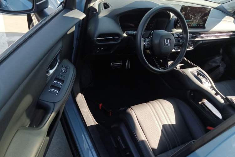 Used Honda ZR-V 2023 2.0L eHEV Sharp - Deluxe Edition Driver Seat