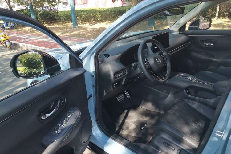 Used Honda ZR-V 2023 2.0L eHEV Sharp - Deluxe Edition Driver Seat