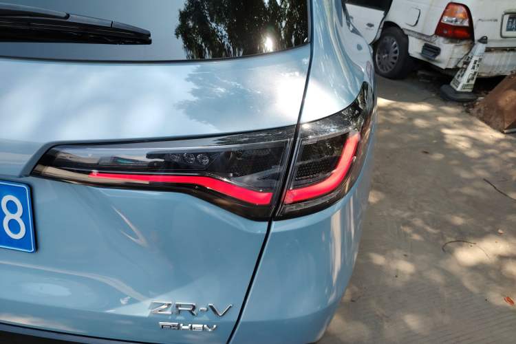 Used Honda ZR-V 2023 2.0L eHEV Sharp - Deluxe Edition Exterior 6