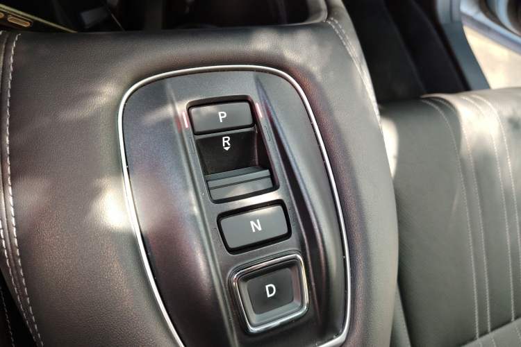 Used Honda ZR-V 2023 2.0L eHEV Sharp - Deluxe Edition Gear Lever