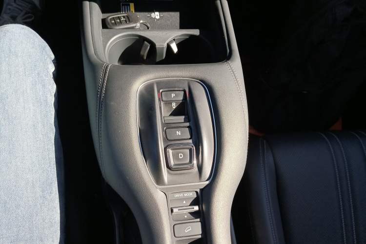 Used Honda ZR-V 2023 2.0L eHEV Sharp - Deluxe Edition Gear Lever