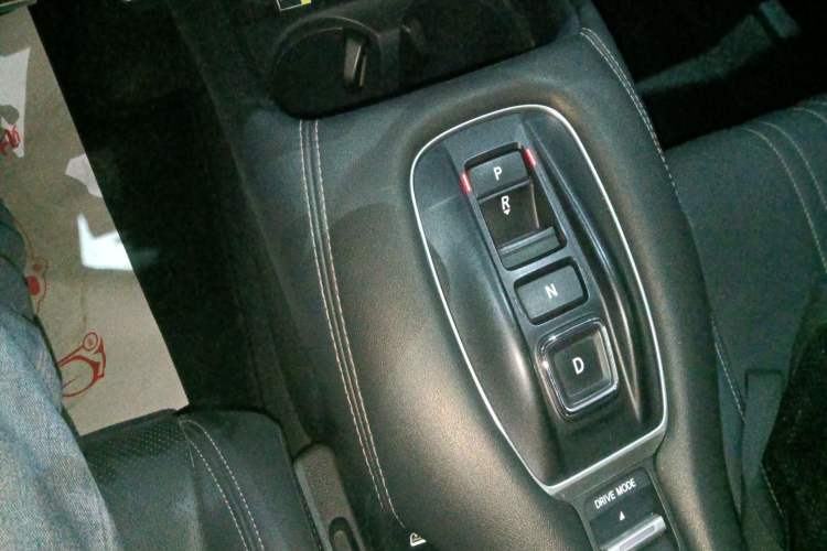 Used Honda ZR-V 2023 2.0L eHEV Sharp - Deluxe Edition Gear Lever