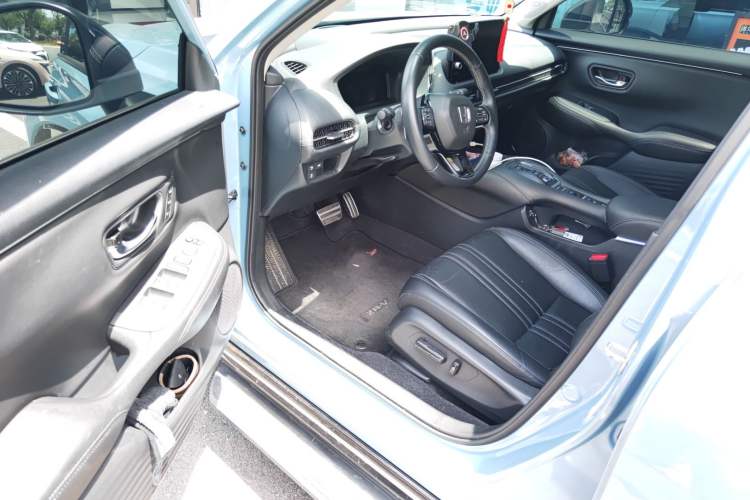 Used Honda ZR-V 2023 2.0L eHEV Sharp - Deluxe Edition Interior 2