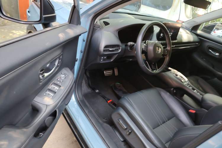 Used Honda ZR-V 2023 2.0L eHEV Sharp - Deluxe Edition Interior 3
