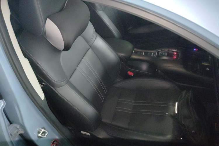 Used Honda ZR-V 2023 2.0L eHEV Sharp - Deluxe Edition Right Front Seat