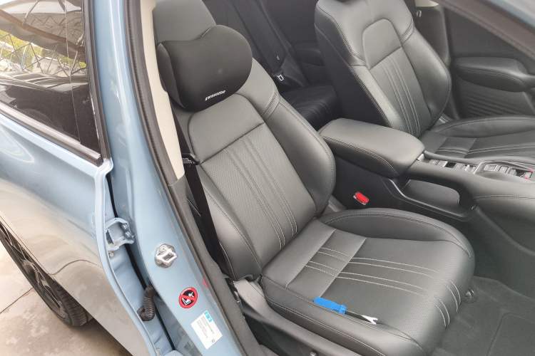 Used Honda ZR-V 2023 2.0L eHEV Sharp - Deluxe Edition Right Front Seat