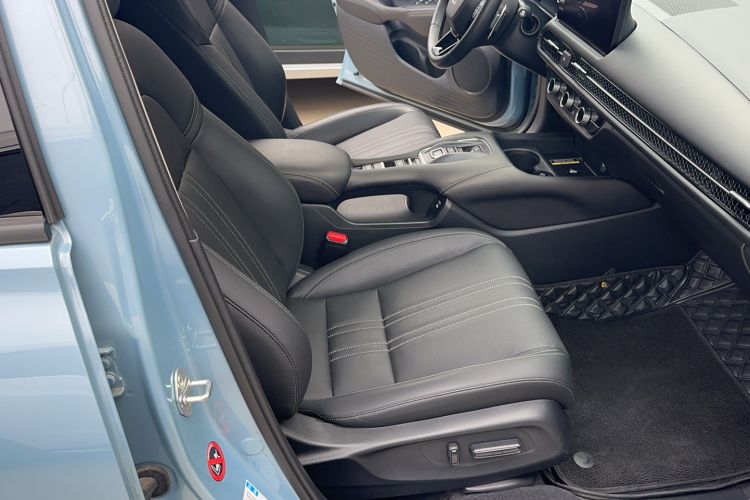 Used Honda ZR-V 2023 2.0L eHEV Sharp - Deluxe Edition Right Front Seat