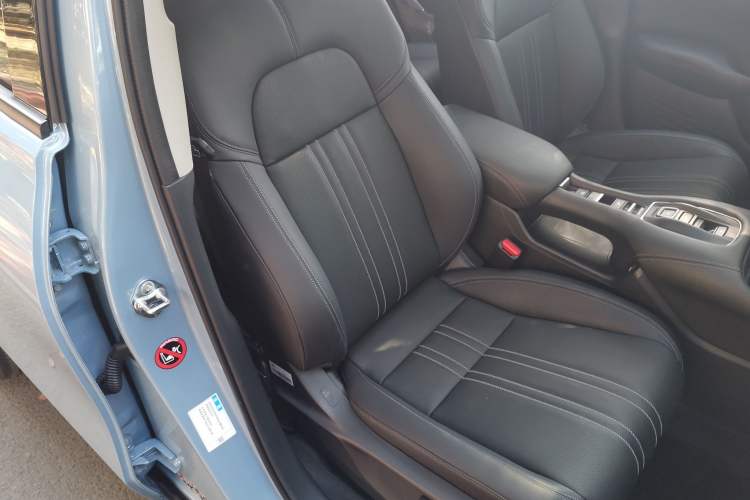 Used Honda ZR-V 2023 2.0L eHEV Sharp - Deluxe Edition Right Front Seat