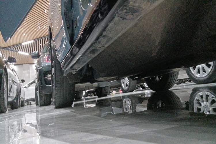 Used Honda ZR-V 2023 2.0L eHEV Sharp - Deluxe Edition Right Side Sill