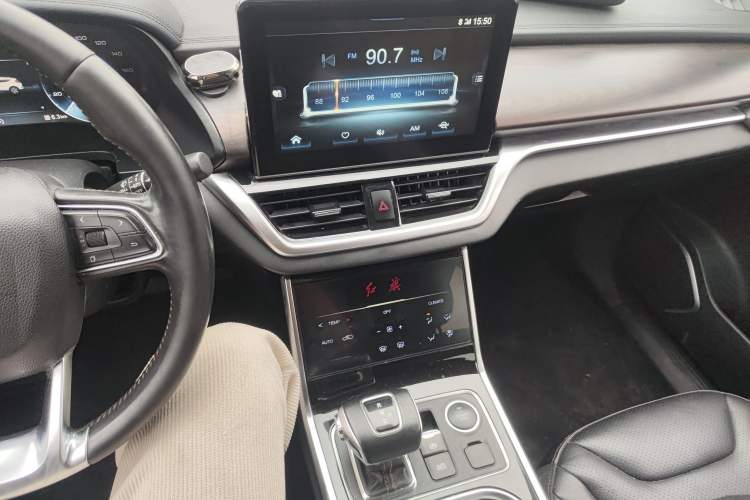 Used Hongqi E-HS3 2019 Zhilian Qiyue Two-Wheel Drive Custom Edition Audio And AC Panel