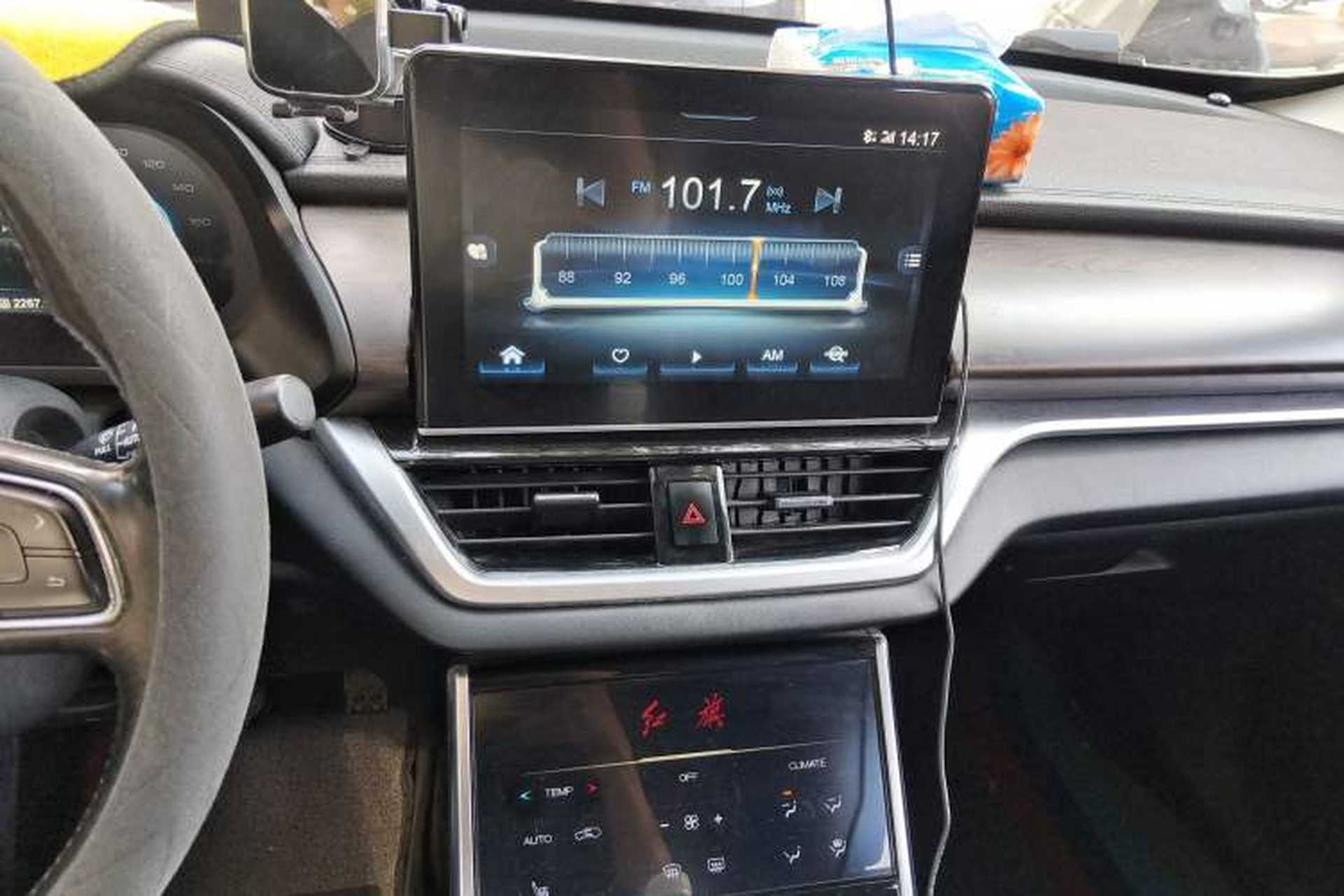 Used Hongqi E-HS3 2019 Zhilian Qiyue Two-Wheel Drive Version Audio And AC Panel